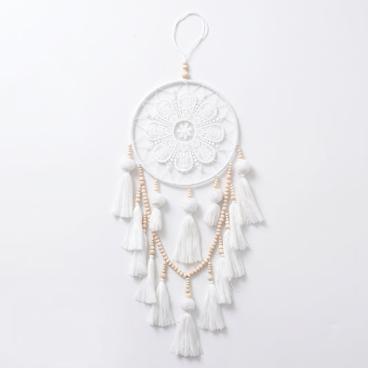 Atrapasueños blanco con flor de encaje y borlas